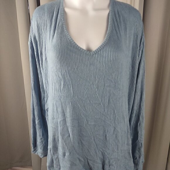 Love, Fire Women's Faded Blue Denim Sleepwear Long Sleeve Top Size 3X (NWT) - Picture 2 of 14